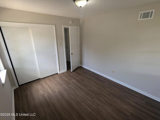 Building Photo - 6480 Forest Glen Dr
