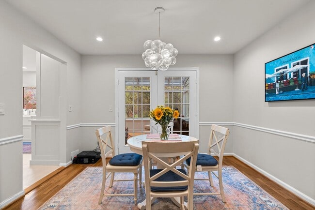 Building Photo - 4 Bed 4.5 Bath - Bethesda  Single Family Colonial - 2 Car Garage