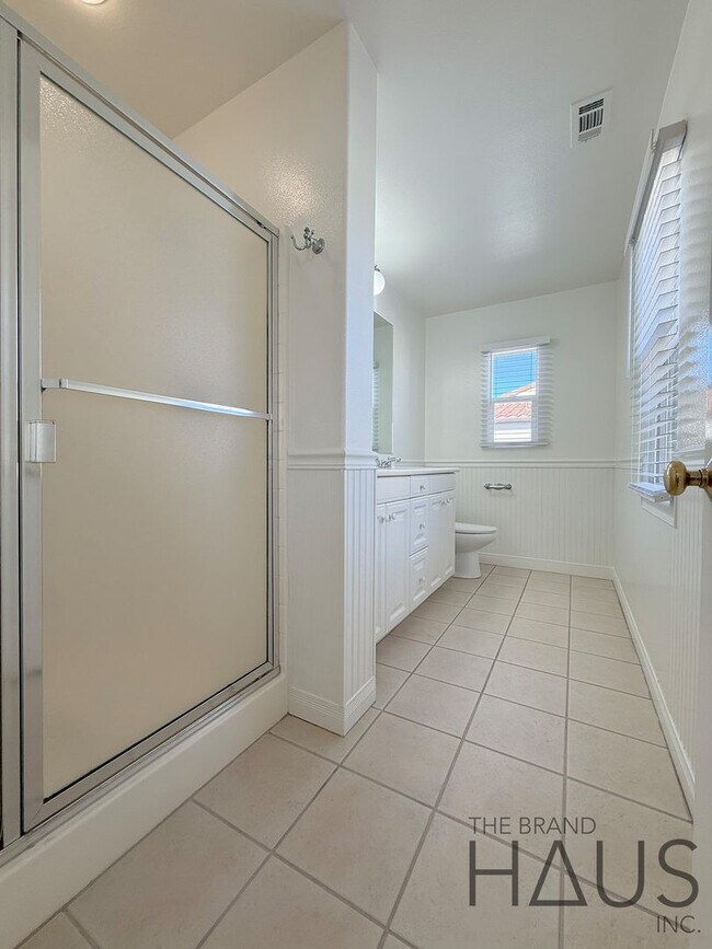 Building Photo - Desirable Oak Creek Community Detached Home with Two Car Garage