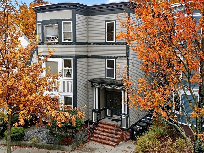 Building Photo - 1576 Cambridge St