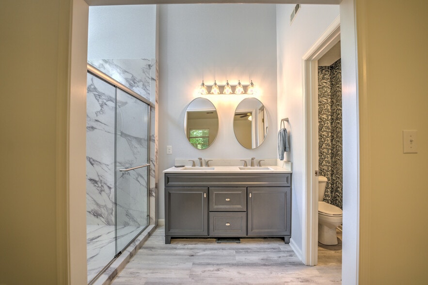 Primary bathroom - 10 Southchase Dr