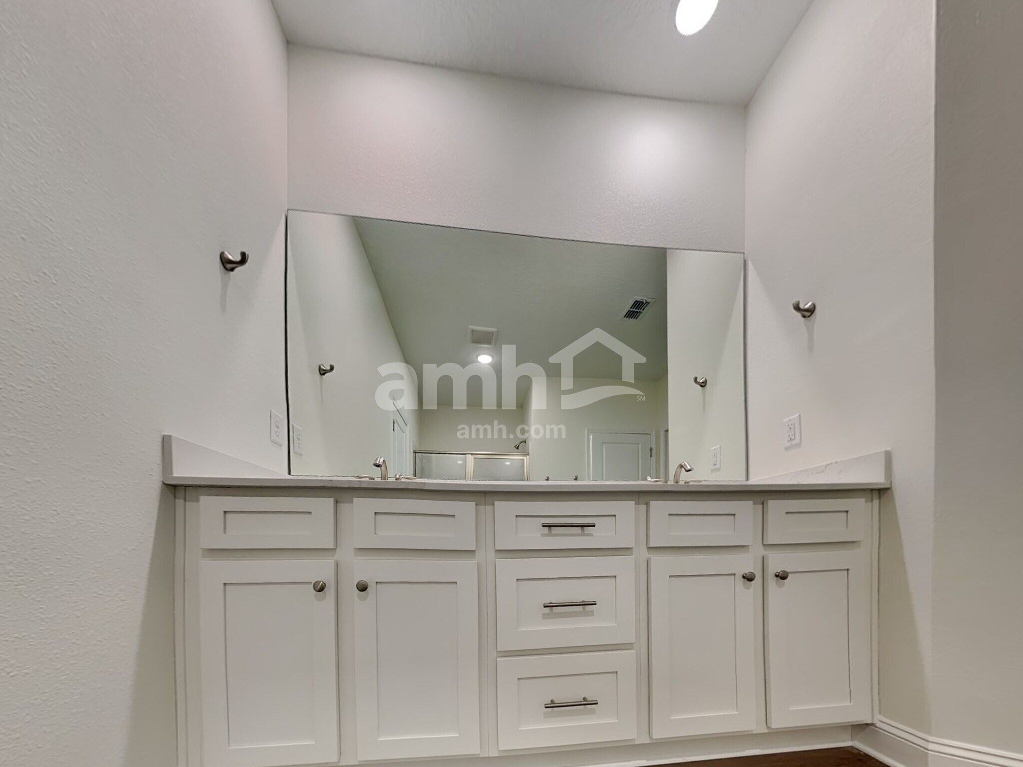 Building Photo - 11643 Hillside Dr