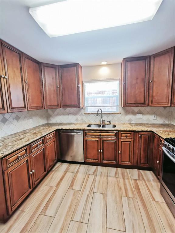 Building Photo - 10307 Cedarhurst Dr