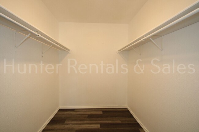 Building Photo - Charming 3-Bedroom Home Minutes from Fort ...