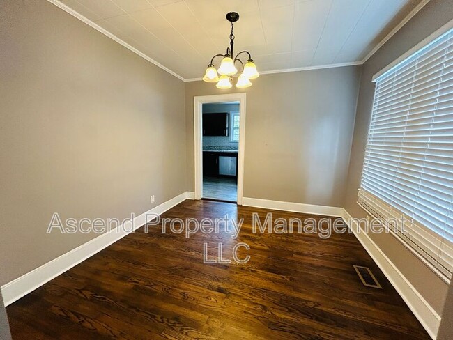Building Photo - 215 S Moore Rd