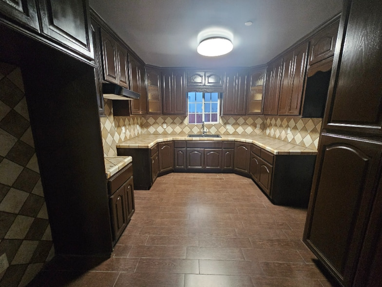 Building Photo - 2811 N Wilmington Ave