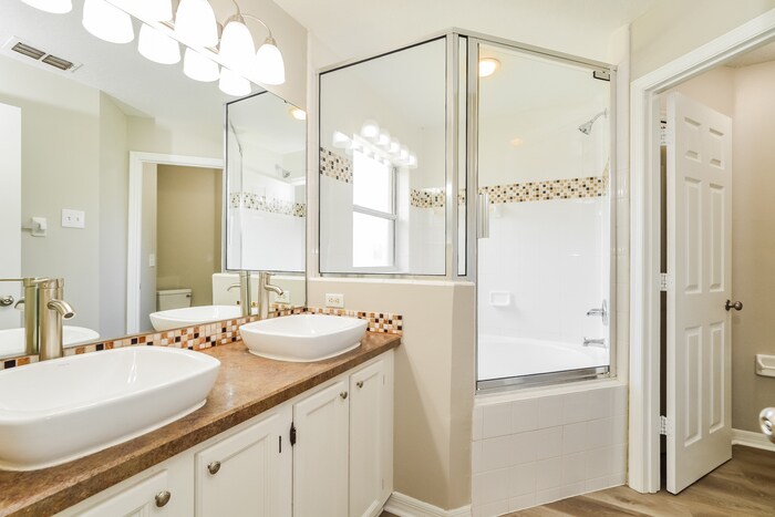 Building Photo - 578 Lancer Oak Dr