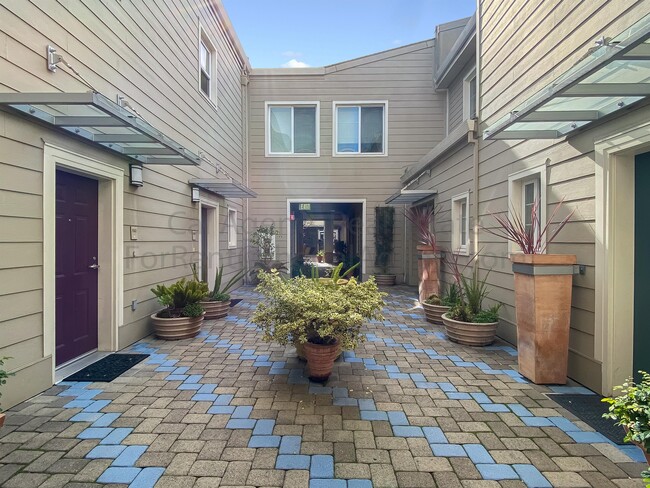 Building Photo - 1568 Brunswig Ln