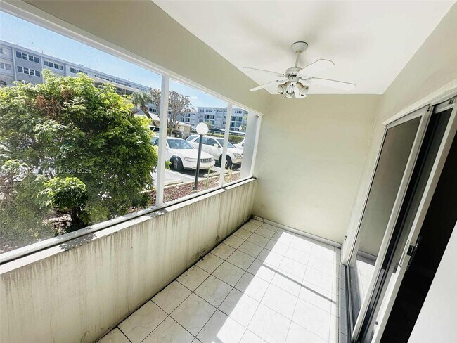 Building Photo - 330 SE 2nd St