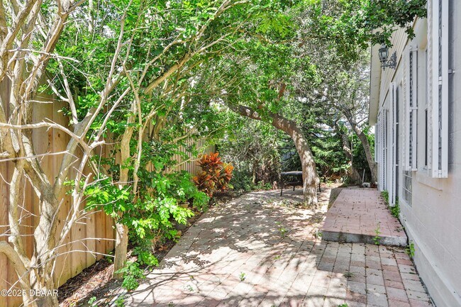 Building Photo - 44 Capistrano Dr