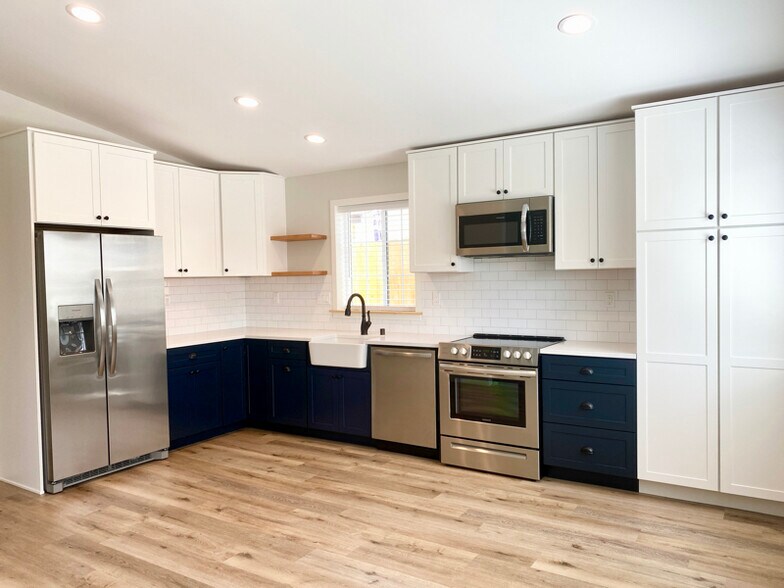 Building Photo - 1304 Basswood Ave