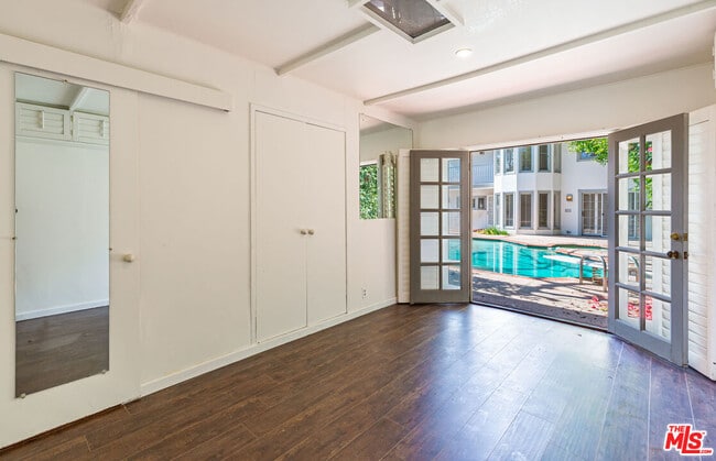 Building Photo - 158 S Anita Ave