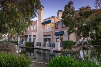 Building Photo - 808 Lakeshore Dr.