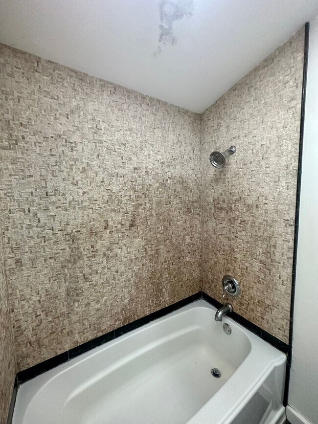 Building Photo - 505 Ingleside Dr