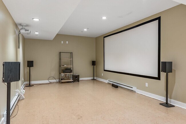 Building Photo - 659 Dennett St