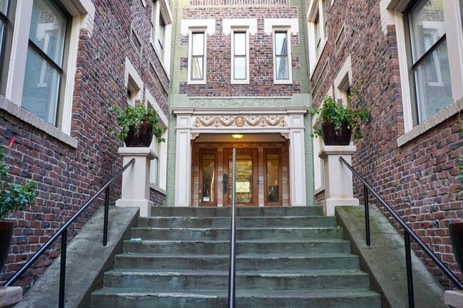 Primary Photo - Charming NW Studio Close to Providence Par...