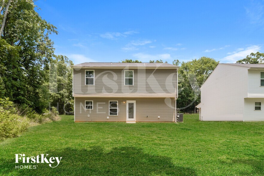 Building Photo - 4019 Maderia Dr NW