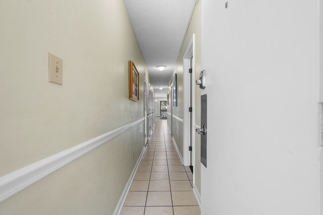 Building Photo - Seasonal Rental Available Now-3/31/26-Wifi...