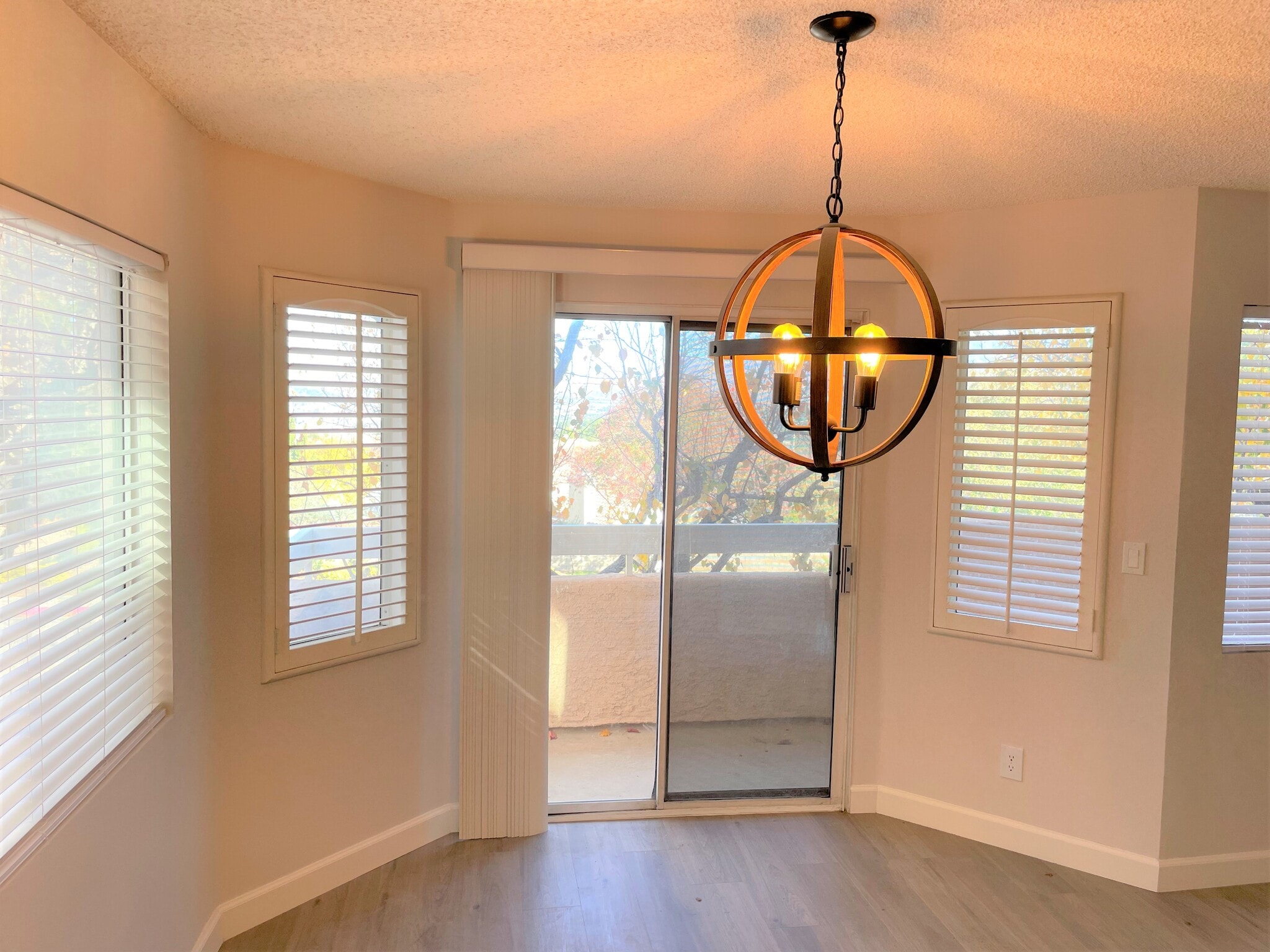 Dining Area - 19808 Sandpiper Plz