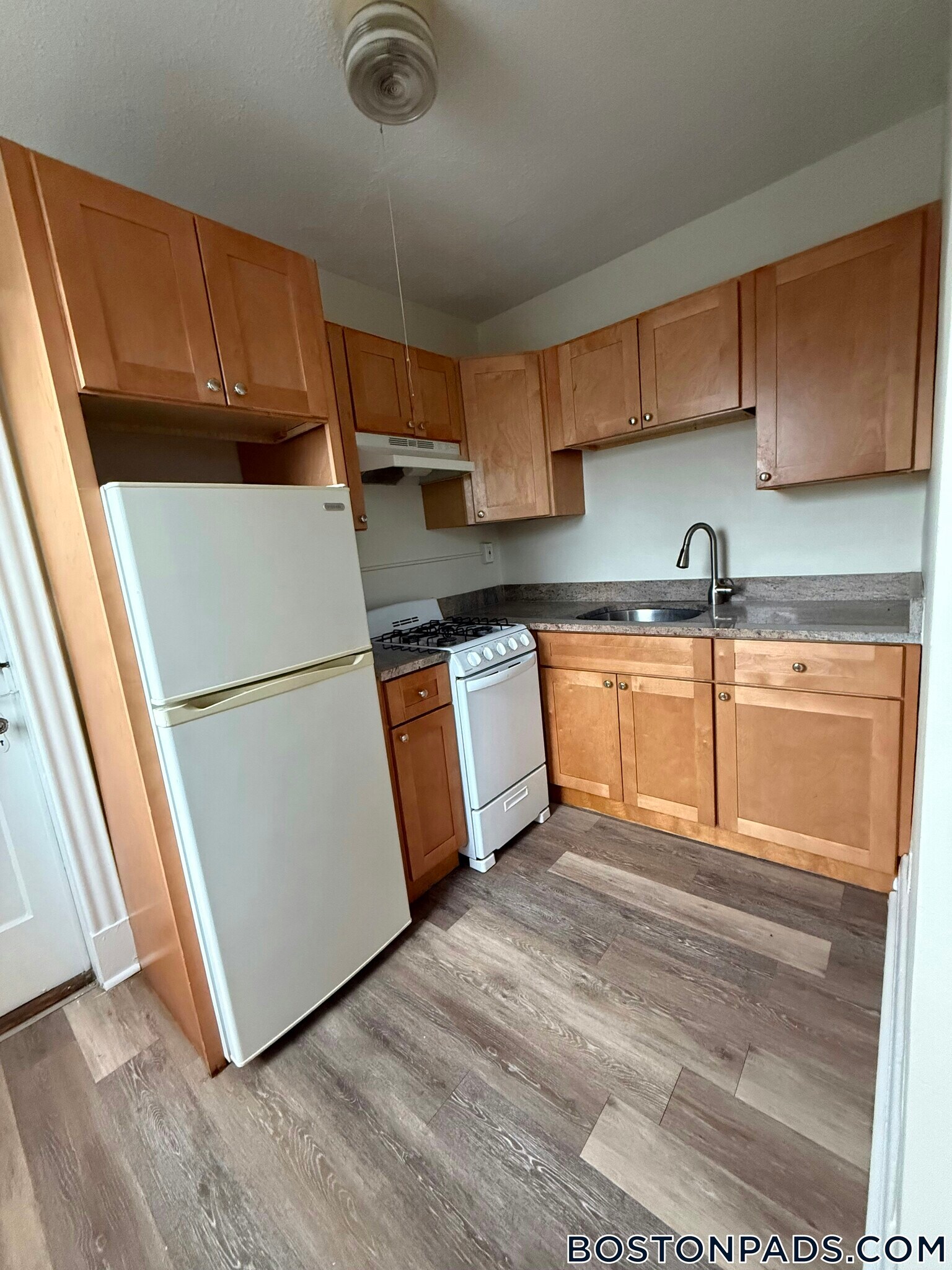 Building Photo - 349 Pleasant St