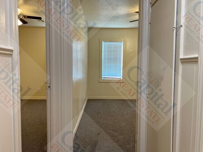 Building Photo - 806 Bell Dr