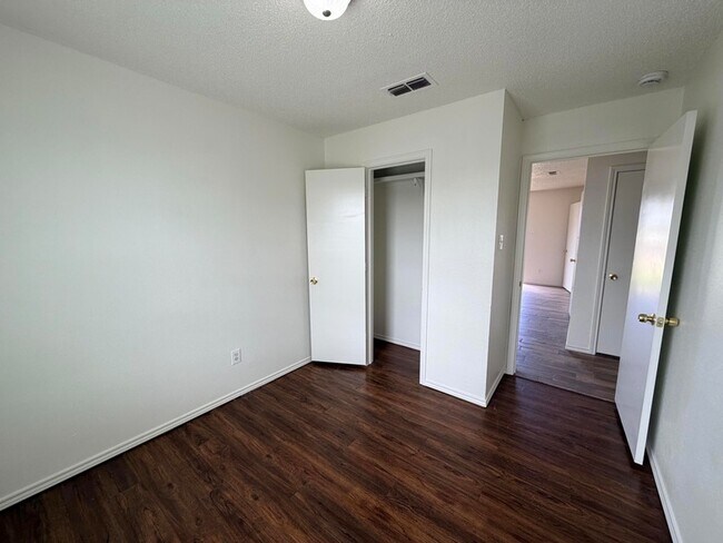 Building Photo - 817 Ute Ave