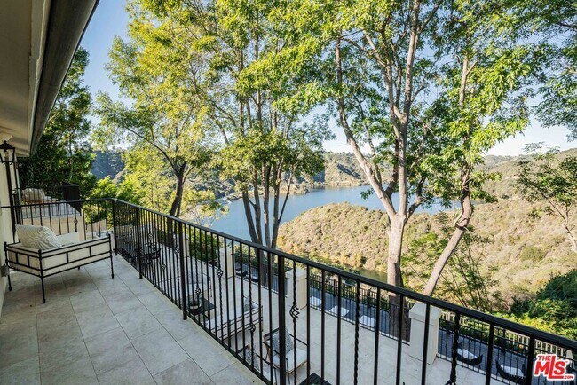 Building Photo - 1900 Bel Air Rd