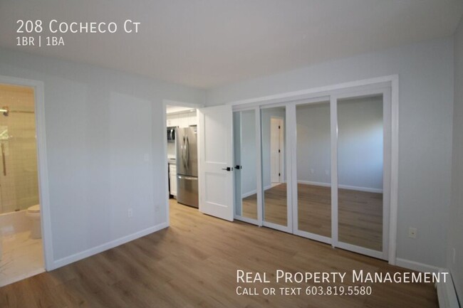 Building Photo - Nicely Updated Cocheco Court Condo with He...