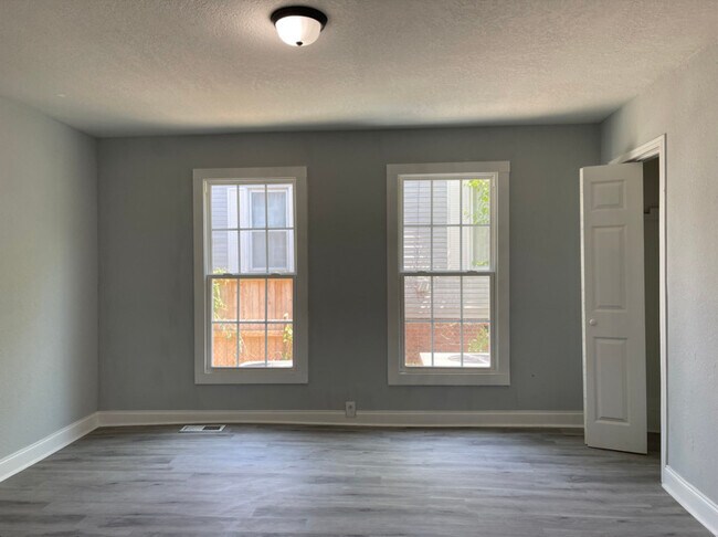 Building Photo - 215 E Burwell Ave