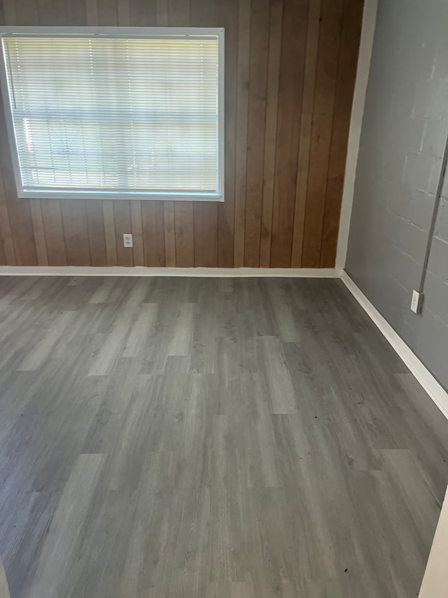 Building Photo - 2107 Meriwood Dr