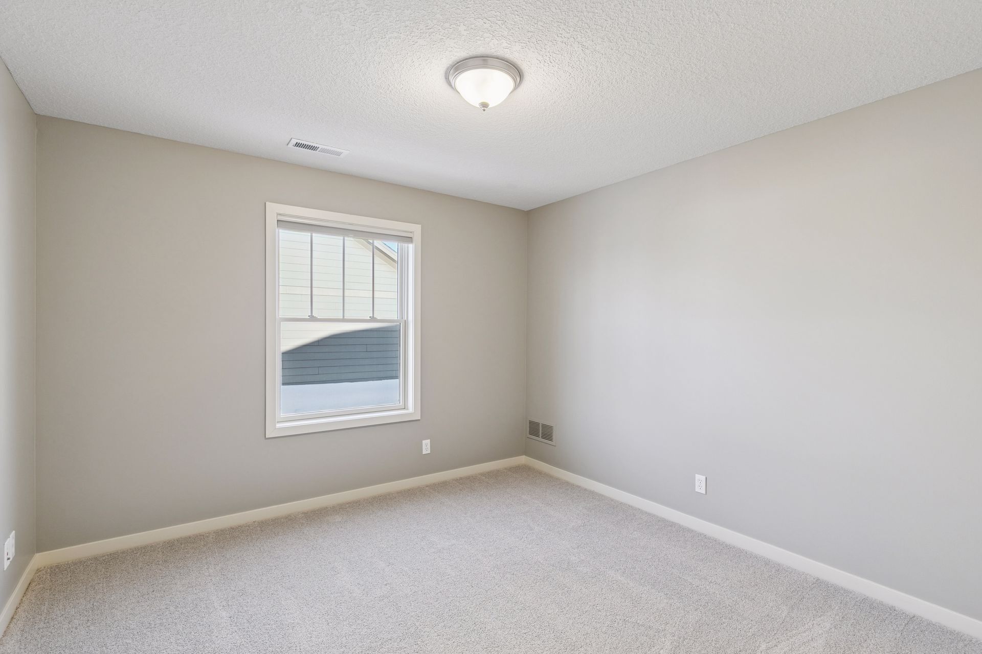 Building Photo - 14246 Garden Way N