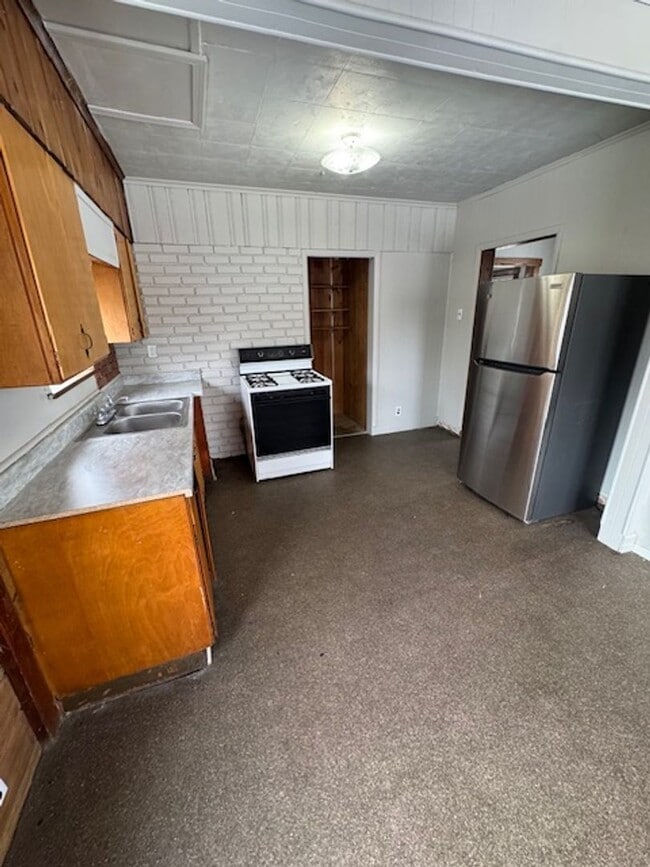 Building Photo - 3011 Hoagland Ave