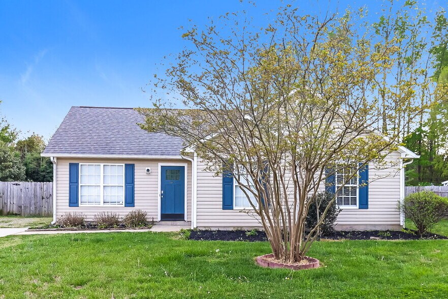 Building Photo - 518 White Oak Ln