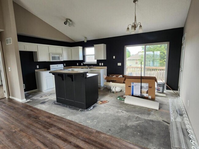 Building Photo - 2224 Chanticleer