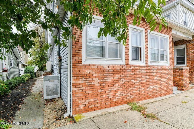 Building Photo - 328 Newark Ave