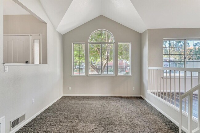 Building Photo - Charming Winters neighborhood