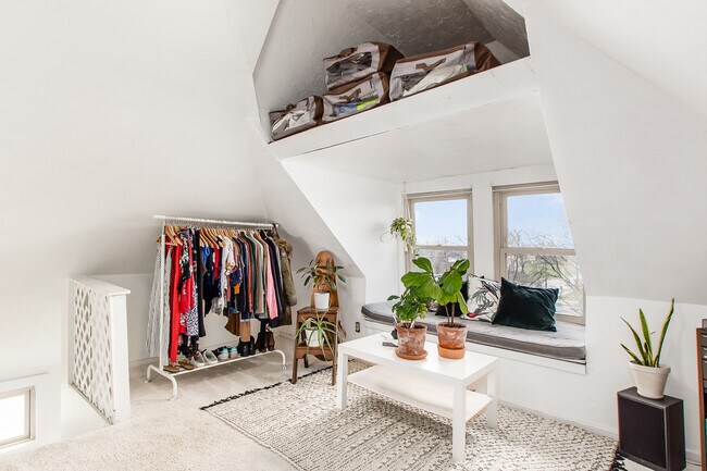 Building Photo - 234 E 7th Ave