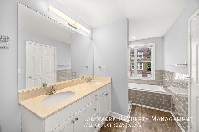 Building Photo - 2622 W Diversey Ave
