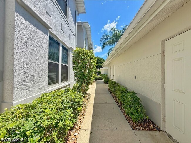 Building Photo - 1310 Charleston Square Dr