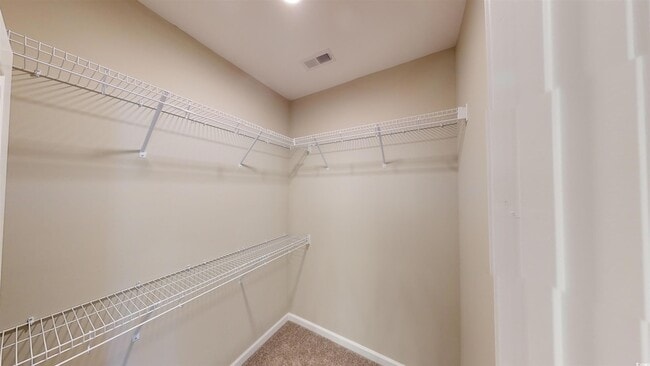 Building Photo - 14 Racquet Club Dr