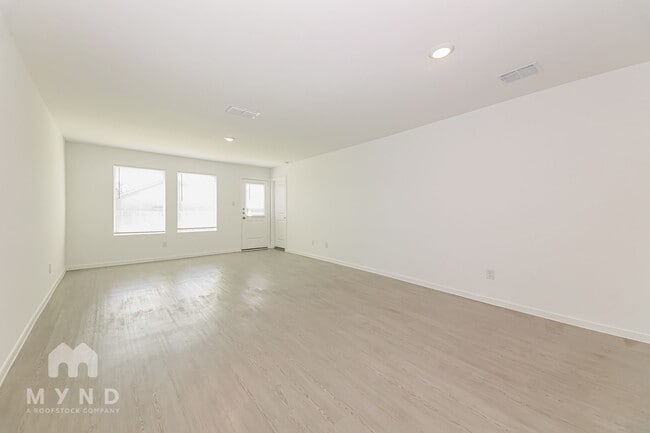Building Photo - 1246 Basswood Dr