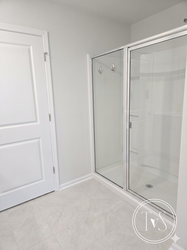 Building Photo - RATE DROP ALERT (was $3300/month)!