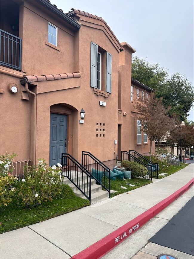 Primary Photo - Vineyard Terrace 1 Bed 1 Bath Condo, Near ...