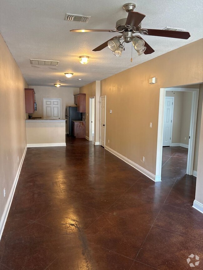 Building Photo - Charming 3-Bedroom, 2-Bathroom Duplex in G...