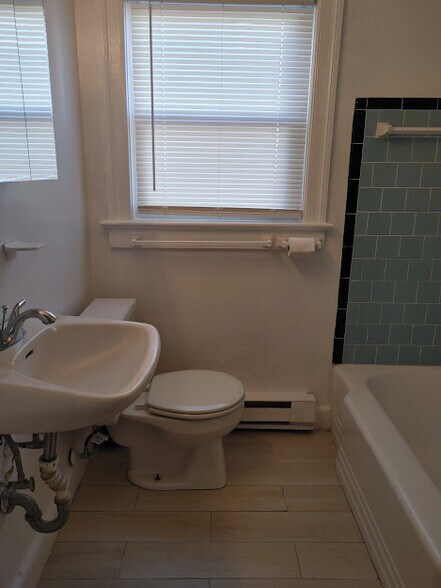 Building Photo - 3837 Beach Ave