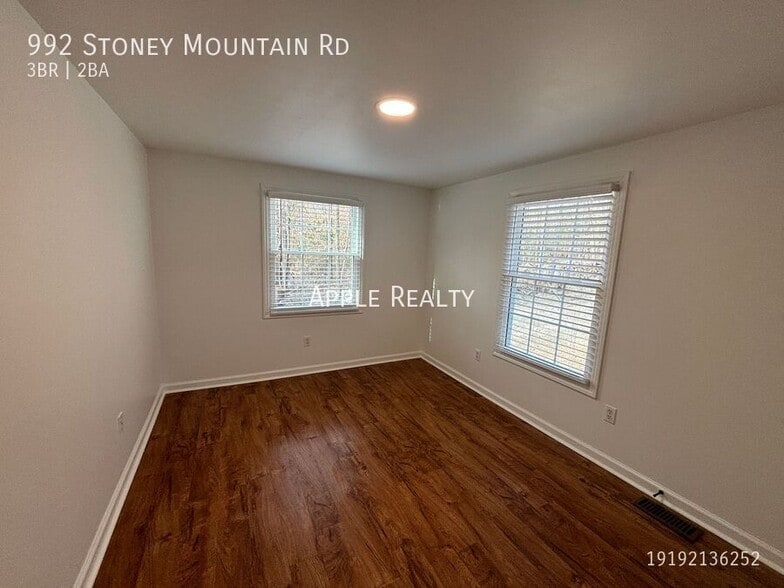 Building Photo - 992 Stoney Mountain Rd