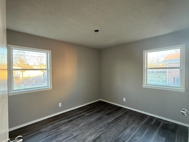 Building Photo - 2320 Haskell St