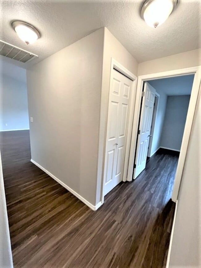 Building Photo - Beautiful 4BR/2BA Single-Level Home in Heart of McMinnville