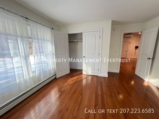 Building Photo - 65 Shore Rd