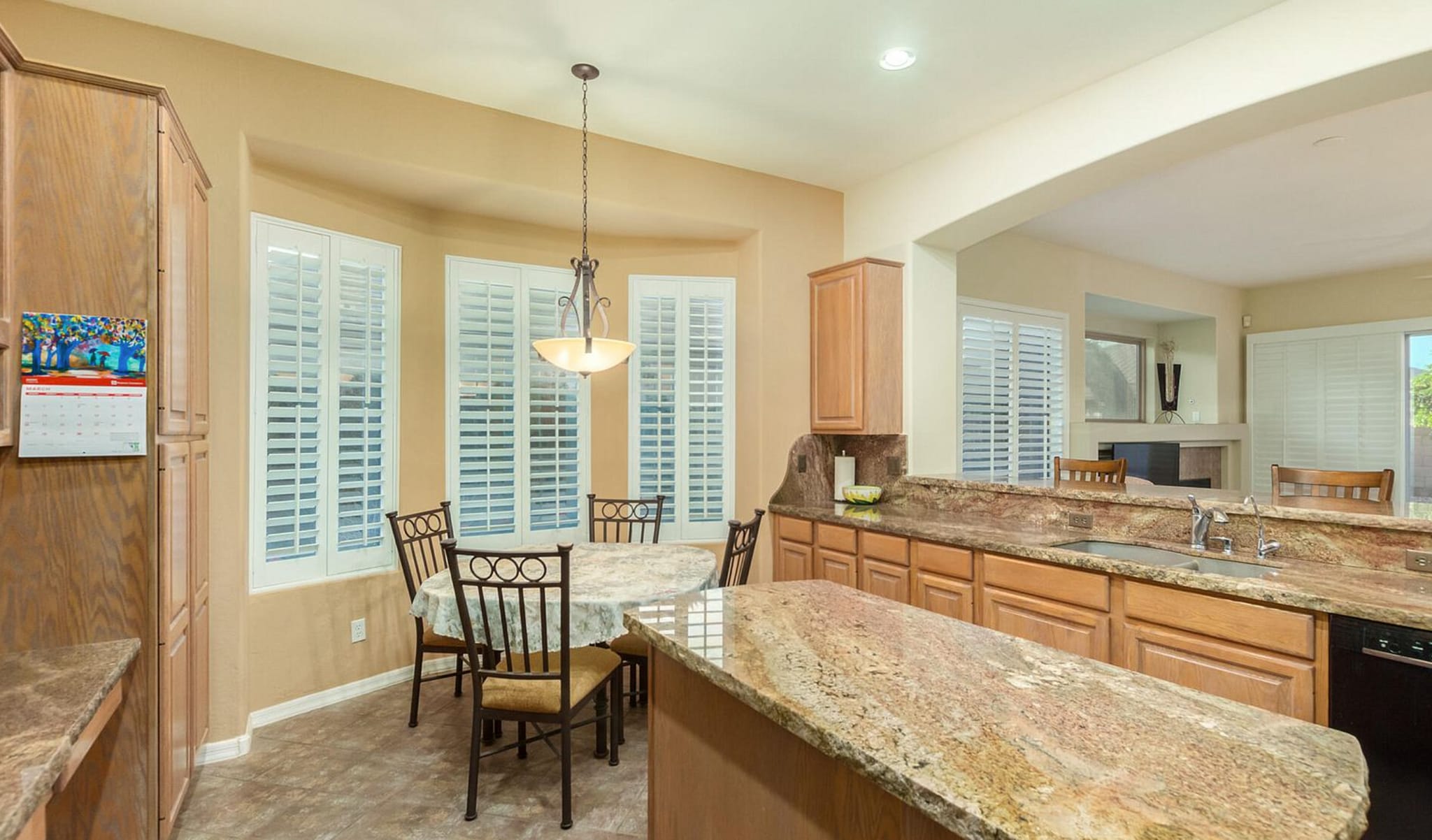 Building Photo - 892 W Raven Dr